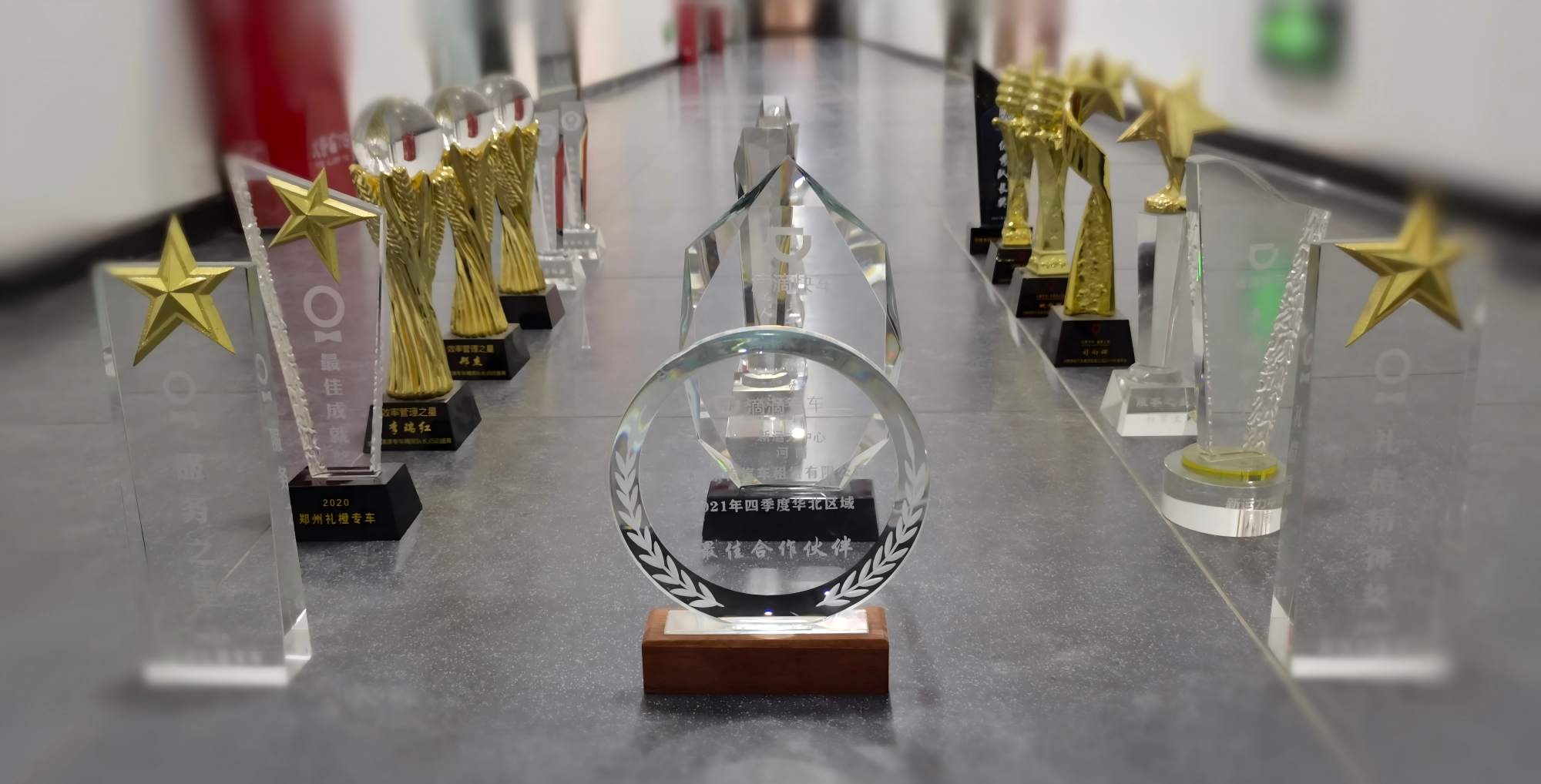 公司荣获"2025年度优秀网约车服务企业"称号